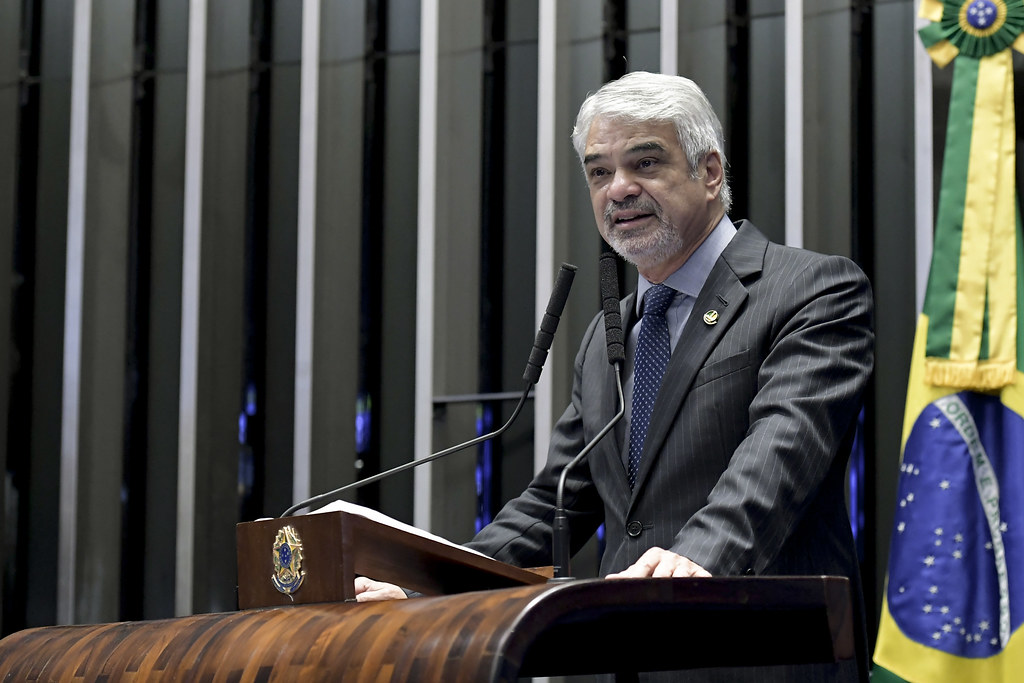 Humberto Costa não descarta a possibilidade de uma candidatura do PT para disputar a Prefeitura do Recife