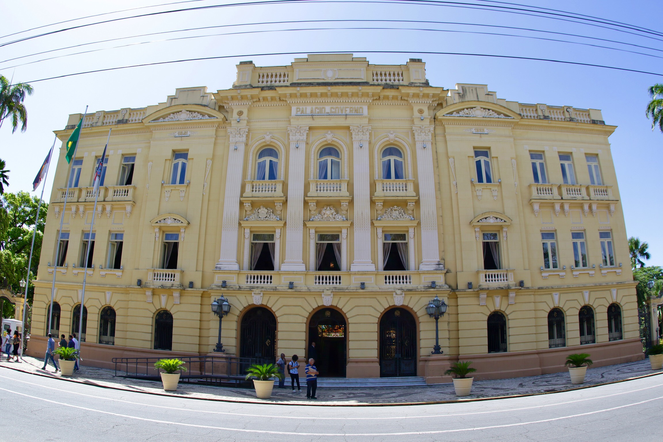 Deputada diz que Governo de Pernambuco  deve R$ 41,6 milhões das contas de prédios públicos com a Compesa