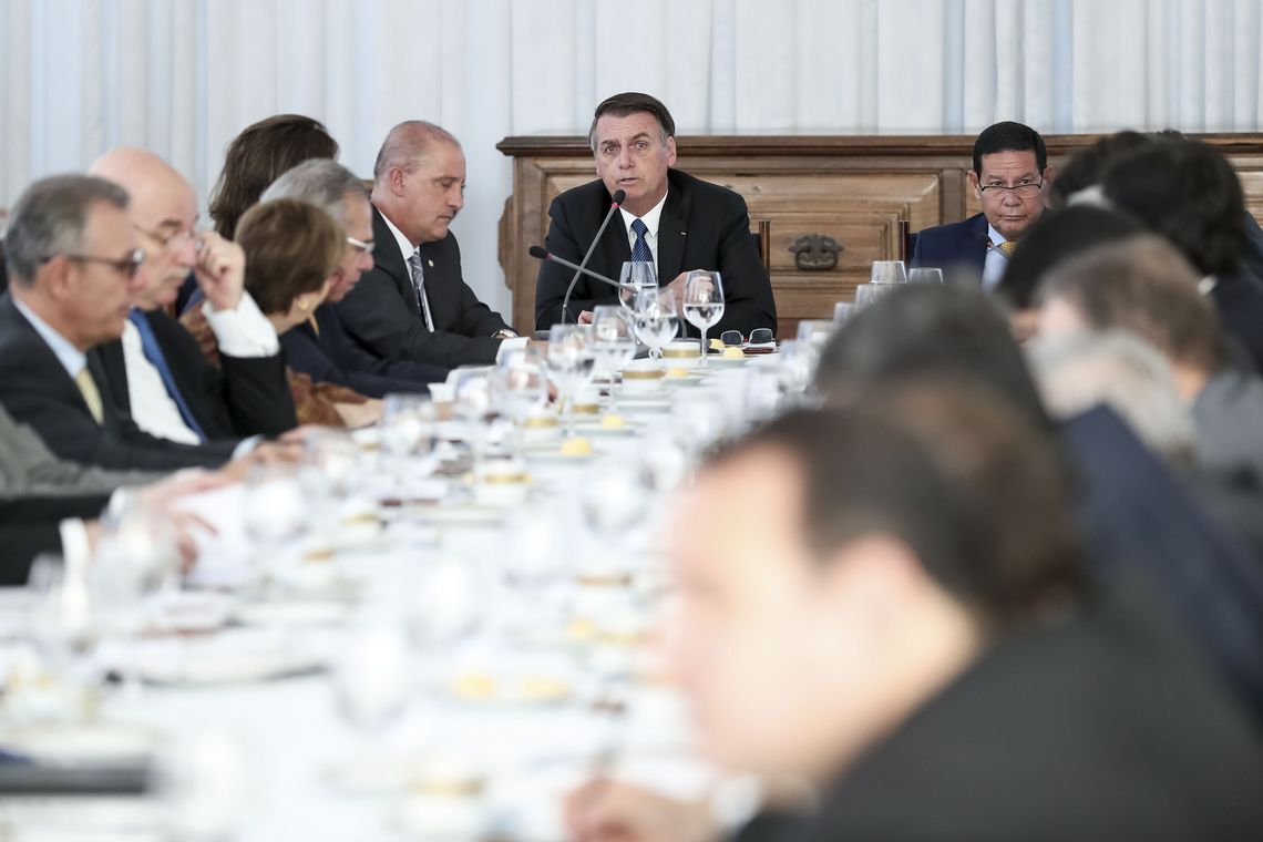 Governo Bolsonaro é aprovado por 35% dos brasileiros