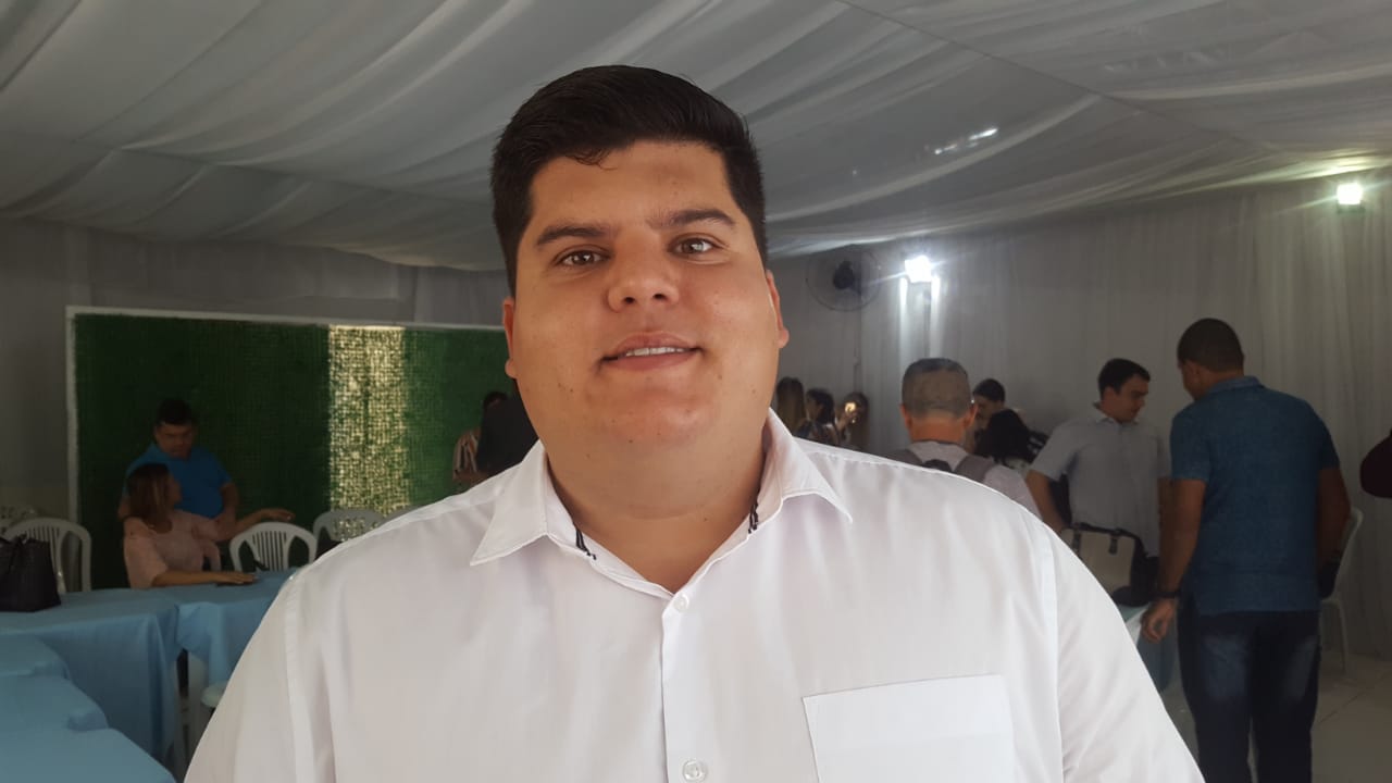 “A gente vai trabalhar e buscar as soluções que a população de Bezerros precisa”, afirma novo prefeito