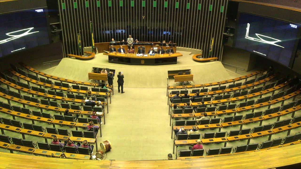 Com plenário vazio, sessão em homenagem aos 162 anos de Caruaru aconteceu na Câmara Federal