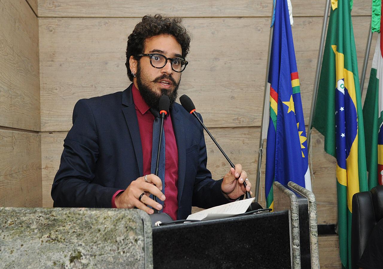 Líder da oposição cobra a presença da secretária de Educação na Câmara de Caruaru