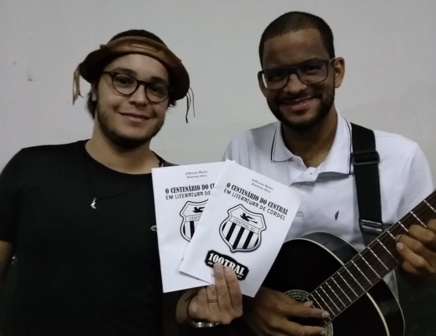 Poetas homenageiam centenário do Central em cordel