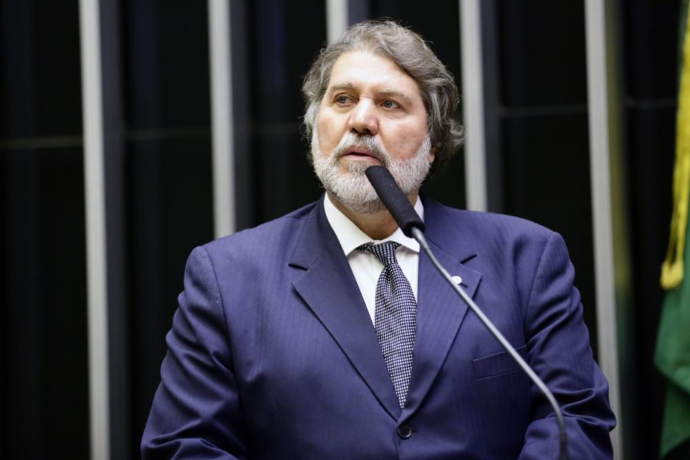 “Maior concentração de loucos por metro quadrado no mundo é no governo Bolsonaro”, afirma Renildo Calheiros