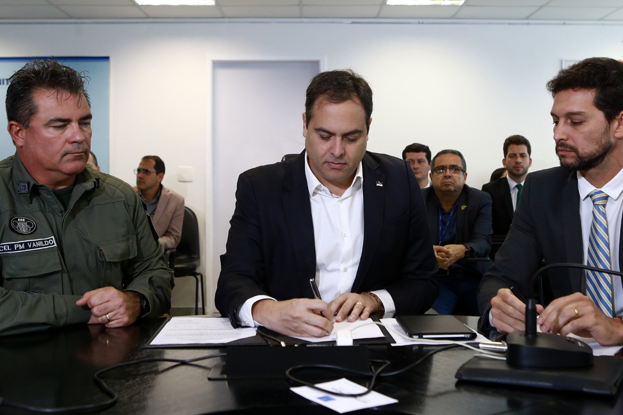 Paulo Câmara convoca 500 aprovados para iniciar curso de formação da PM