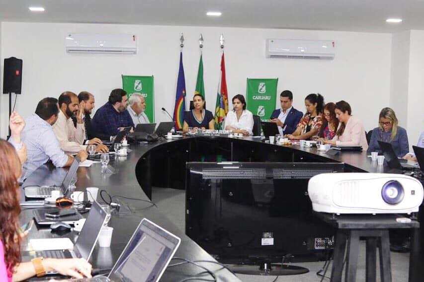 Priscilla Krause presente em reunião com Raquel Lyra, Rodrigo Pinheiro e secretariado
