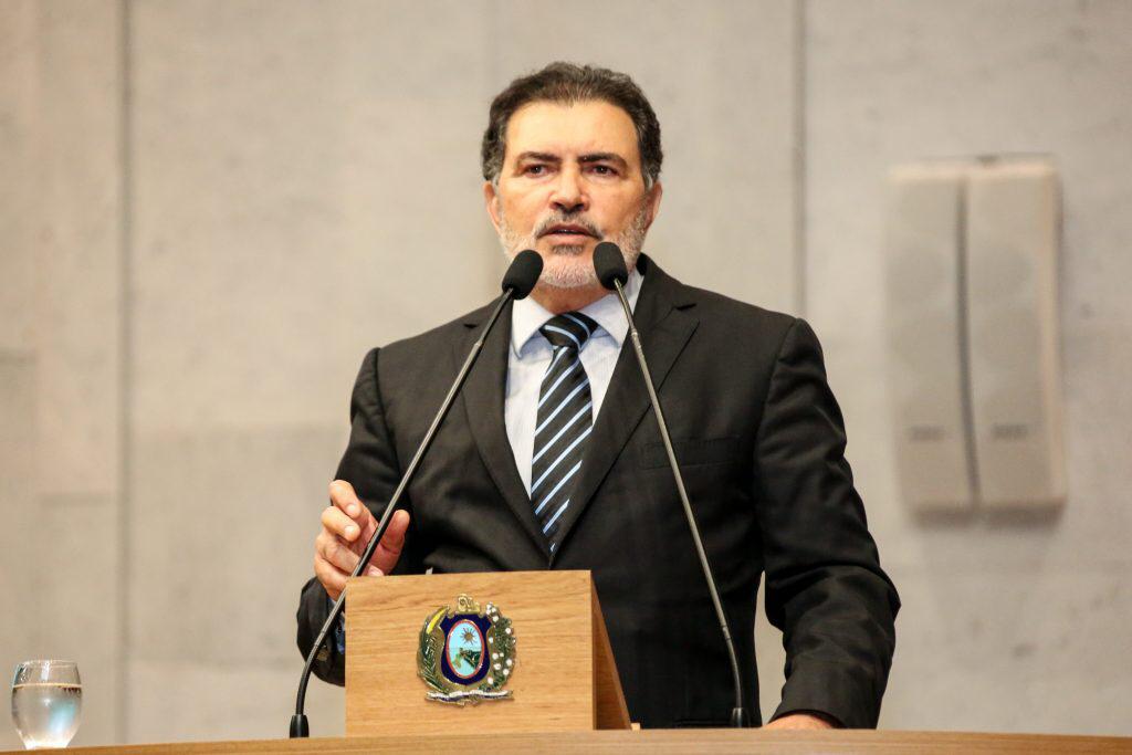 Tony Gel solicita escola estadual no Alto do Moura