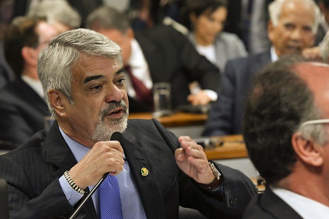 Humberto sugere que Moro peça demissão do Ministério da Justiça