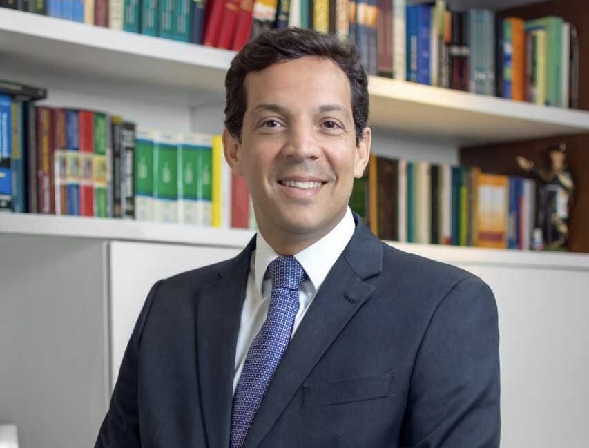 Paulo Câmara escolhe conselheiro federal da OAB para o TCE