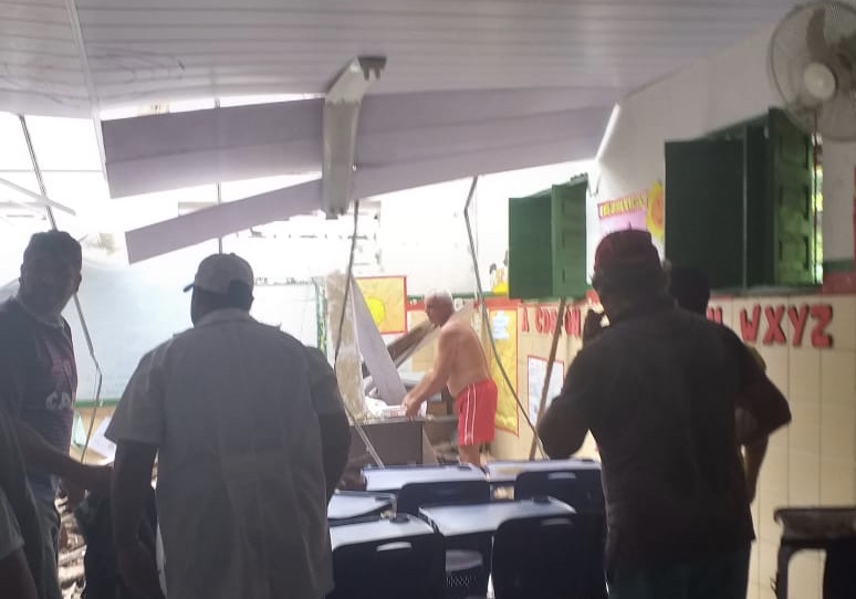 Teto de Escola Municipal desaba e fere professora na zona rural de Caruaru