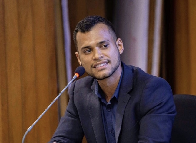 Pesquisador lança livro sobre LGBTfobia na Gestão Escolar