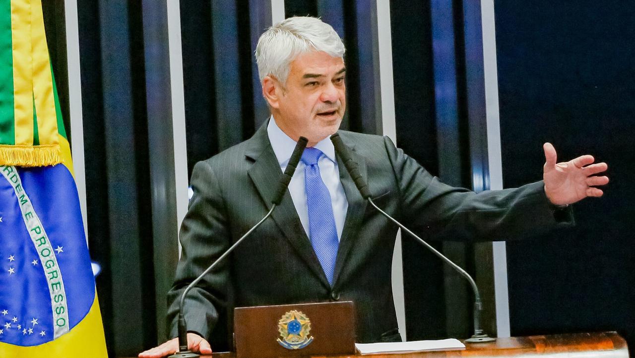 Bolsonaro é responsável direto pela destruição da Amazônia, diz Humberto