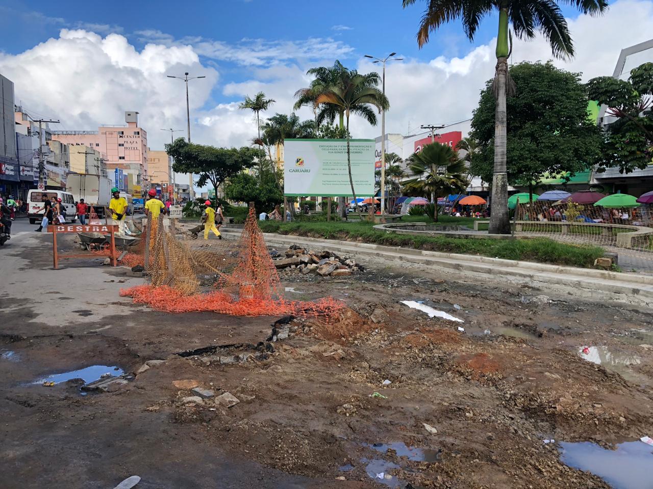Demonstrando falta de planejamento, Prefeitura divulga novo prazo sobre obras da 15 de Novembro
