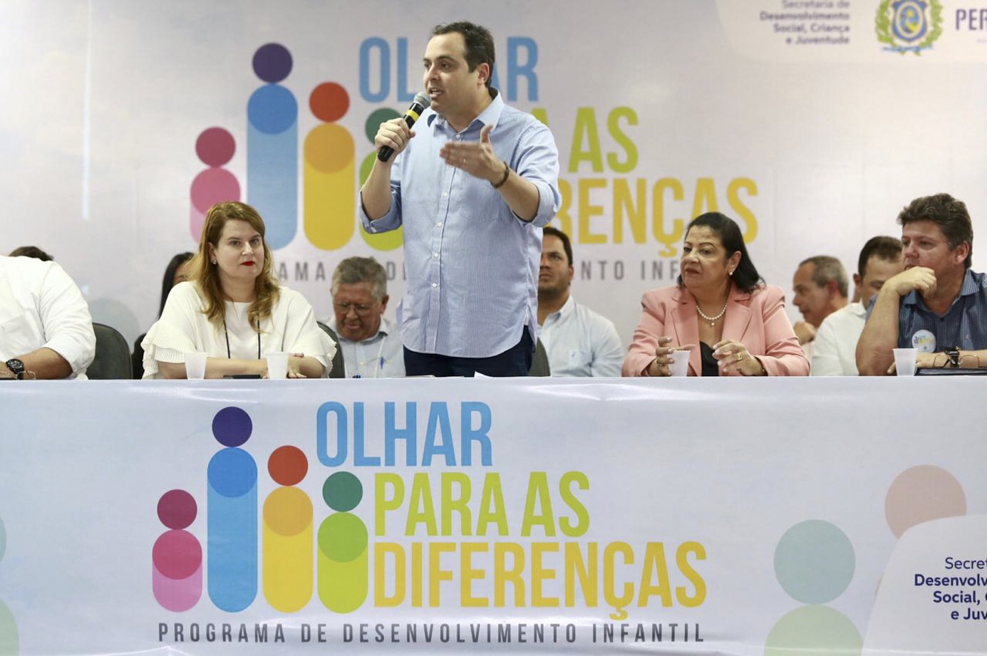 Paulo Câmara encerra hoje caravana pelo Sertão de Pernambuco