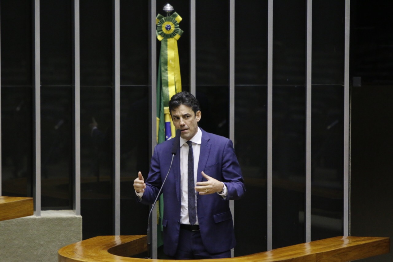 Na Câmara, Daniel Coelho diz que existe “perseguição e autoritarismo” do Governo do Estado contra delegada Patrícia Domingos