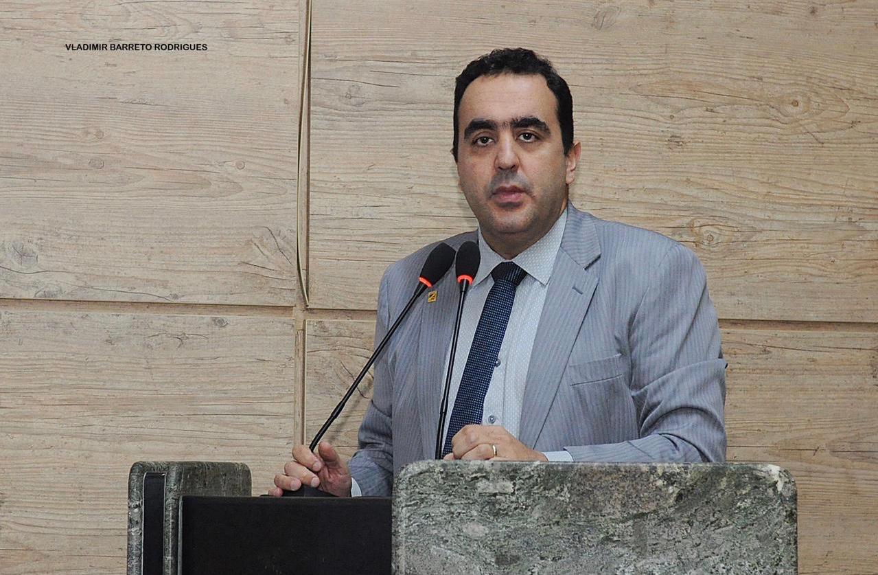 Marcelo denuncia abandono da Casa Rosa e cobra soluções por parte da Prefeitura