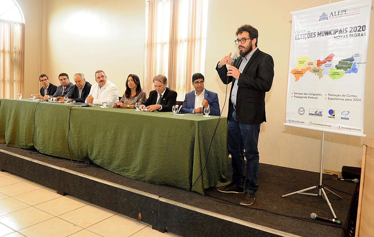 Segunda edição do curso Eleições Municipais tem público recorde em Caruaru