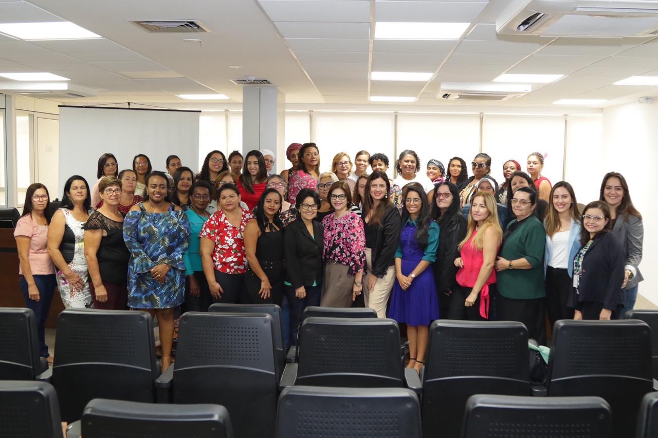 A convite de Priscila Krause, mulheres atendidas pela Prefeitura de Caruaru fazem visita à Alepe