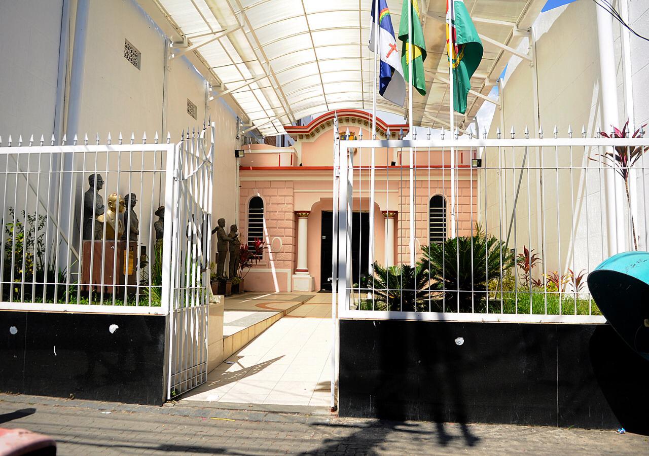 Artistas plásticos serão homenageados em sessão solene na Câmara Municipal de Caruaru