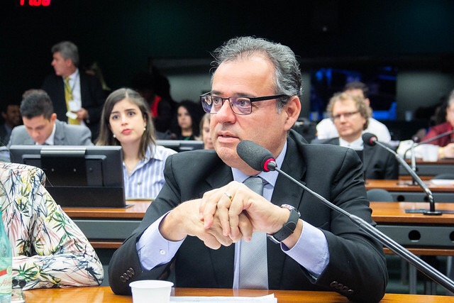 Danilo Cabral diz que recursos liberados não resolvem cortes na educação