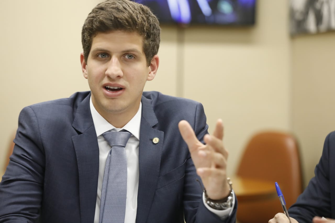João Campos anuncia medidas sobre vazamento de petróleo nas praias do Nordeste