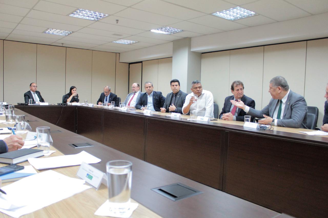 Presidente do Incra recebe deputados para tratar de ação movida contra o Centro de Formação Paulo Freire