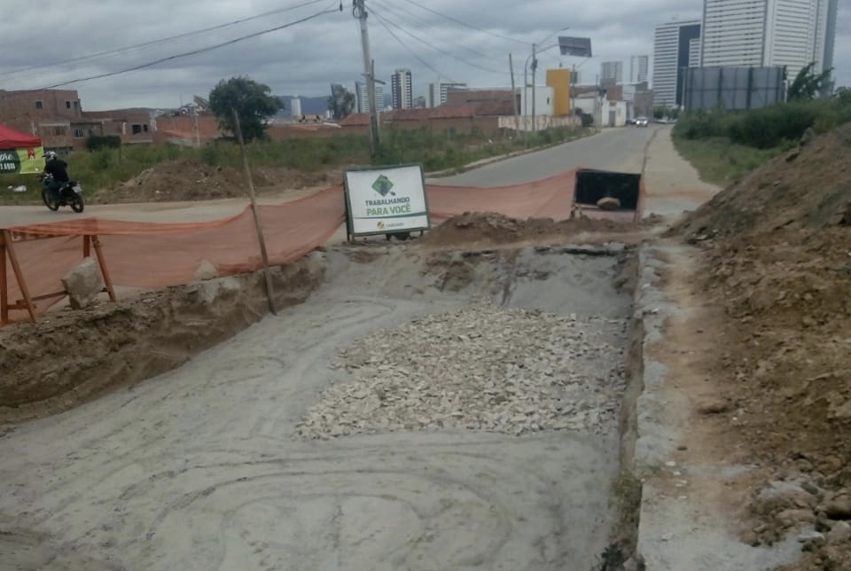 Prefeitura de Caruaru inicia serviços na Avenida Brasil
