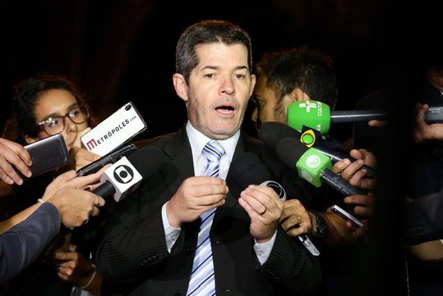 Delegado Waldir retoma liderança do PSL na Câmara