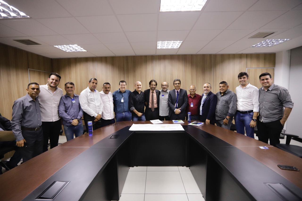 Diogo Moraes vai até presidente da Compesa com comitiva de Santa Cruz