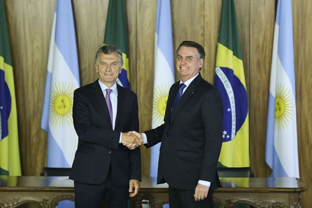 Bolsonaro lamenta derrota de Macri na Argentina