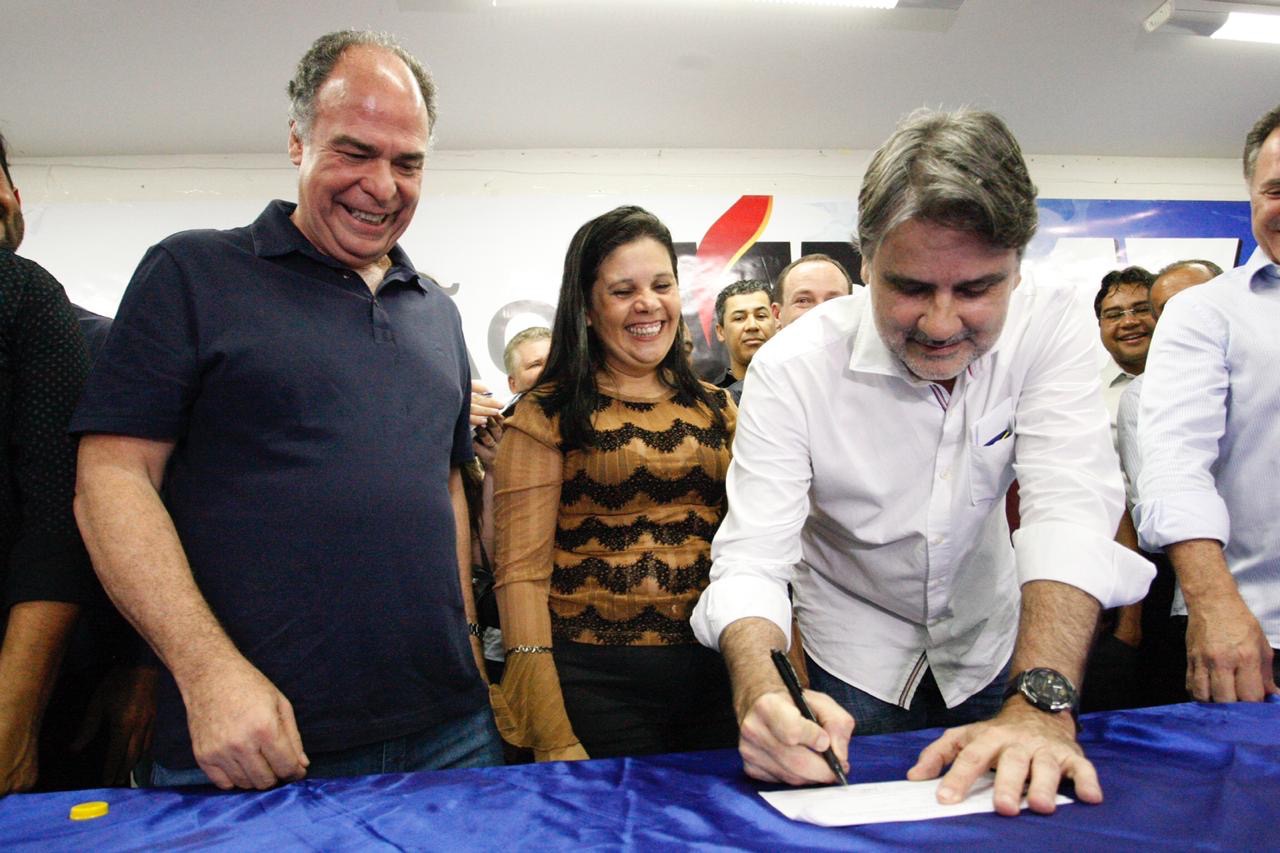 Na presença de Raul Henry e FBC, prefeita de Panelas se filia ao MDB