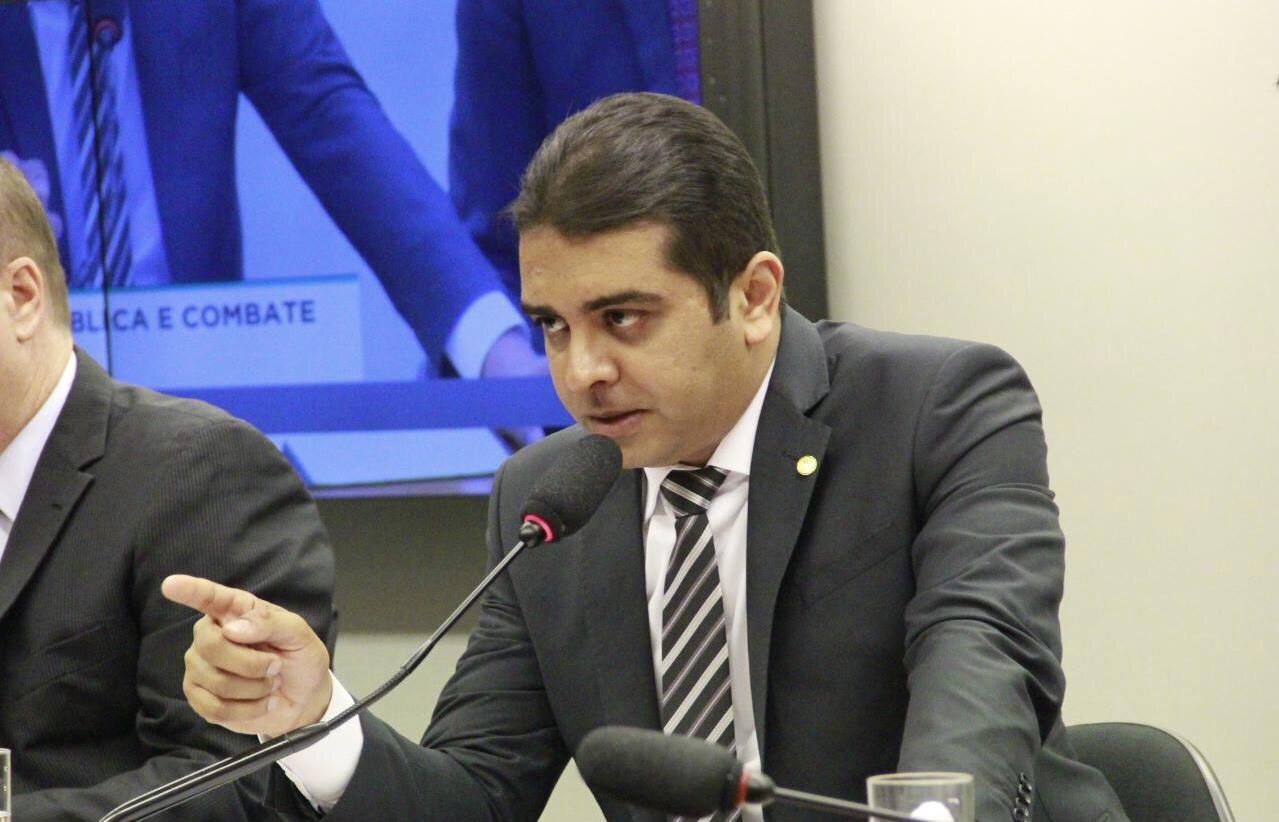 Fernando Rodolfo quer pena mais dura para quem ameaça a companheira