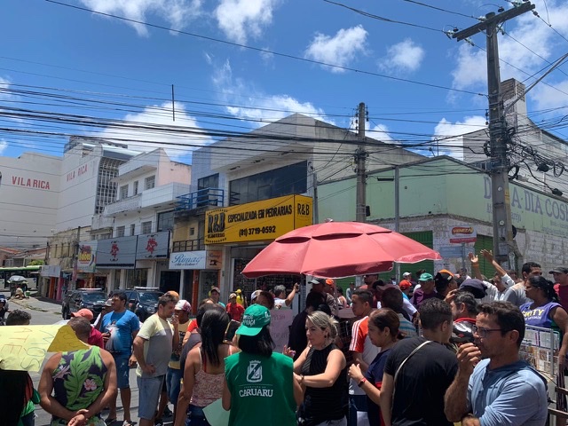 Ambulantes realizam protesto no centro de Caruaru
