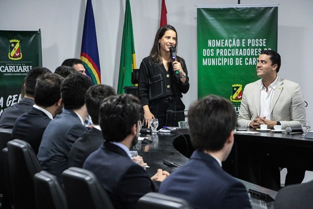 Raquel Lyra empossa dez novos procuradores em Caruaru