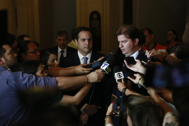 Governador recebe ministros para discutir ações de combate ao vazamento de óleo