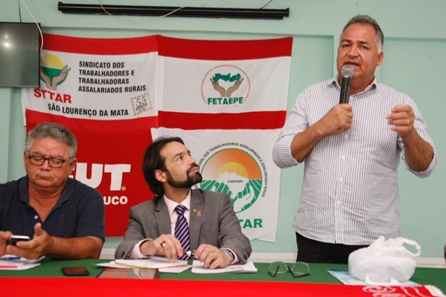 Diogo Moraes cumpre agenda ao lado trabalhadores rurais em São Lourenço da Mata