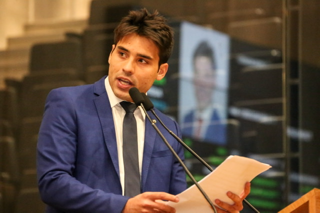 Deputado quer comissão para acompanhar impactos de vazamento de óleo no litoral pernambucano