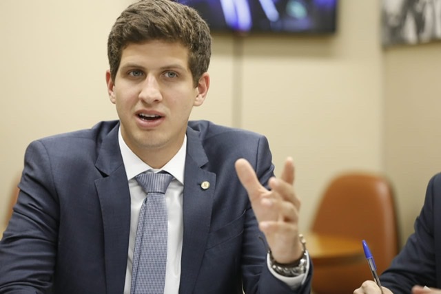 Na Câmara dos Deputados, João Campos protocola CPI do Vazamento do Óleo