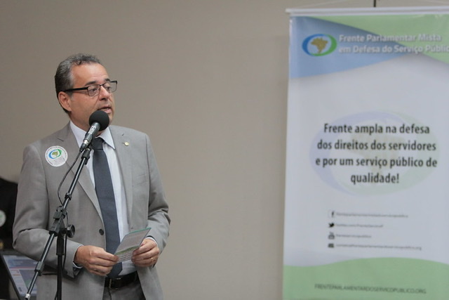 Danilo Cabral entre um dos coordenadores da Frente do Serviço Público