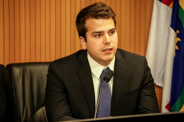 Projeto de Antonio Coelho muda regras no FEM visando ajudar novos prefeitos