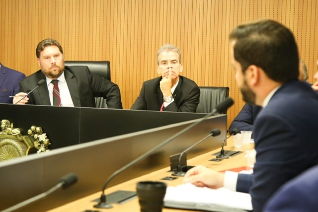 Comissão de Meio Ambiente da Alepe debate PL que proíbe veículos a combustão em Noronha