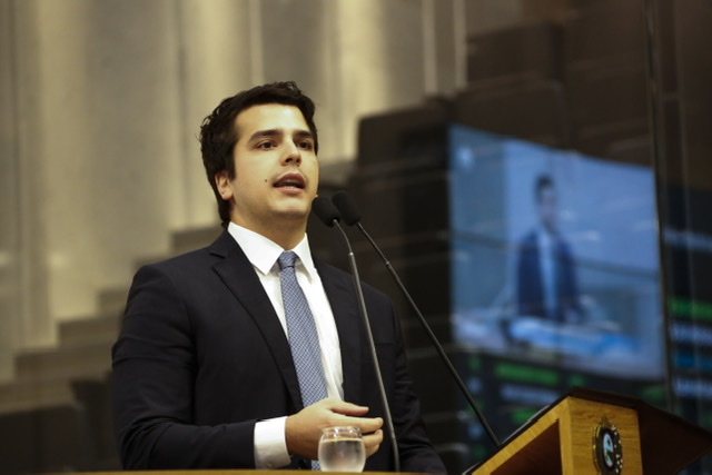 Antonio Coelho diz que governo retira benefício dos trabalhadores rurais