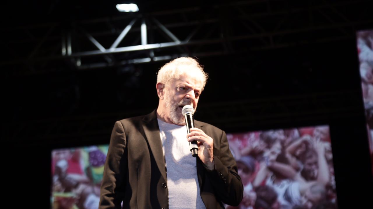Em Recife, Lula diz que é um homem melhor do que aquele que entrou na cadeia