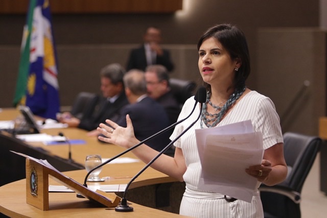 Deputada pede que Governo do Estado corte pela metade orçamento com publicidade