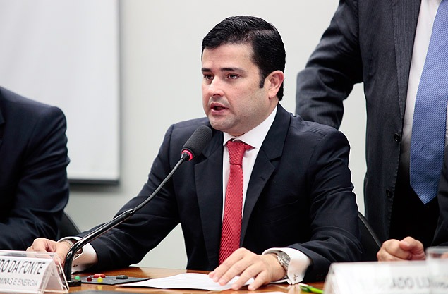 Proposta de deputado inclui mulheres vítimas de violência no mercado de trabalho