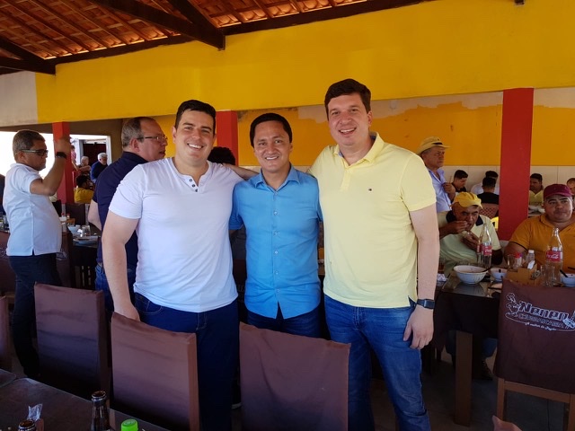 André Ferreira firma parceria com prefeito de Camocim de São Félix