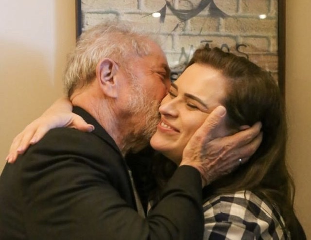 Marília Arraes vai à mesa com Lula