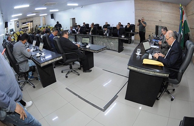 Base de Raquel Lyra rejeita 20 emendas da oposição à LOA, na Câmara de Caruaru