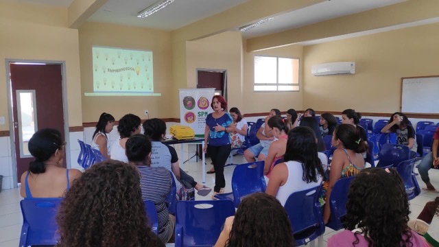 Palestra voltada ao empreendedorismo feminino é realizada em Caruaru