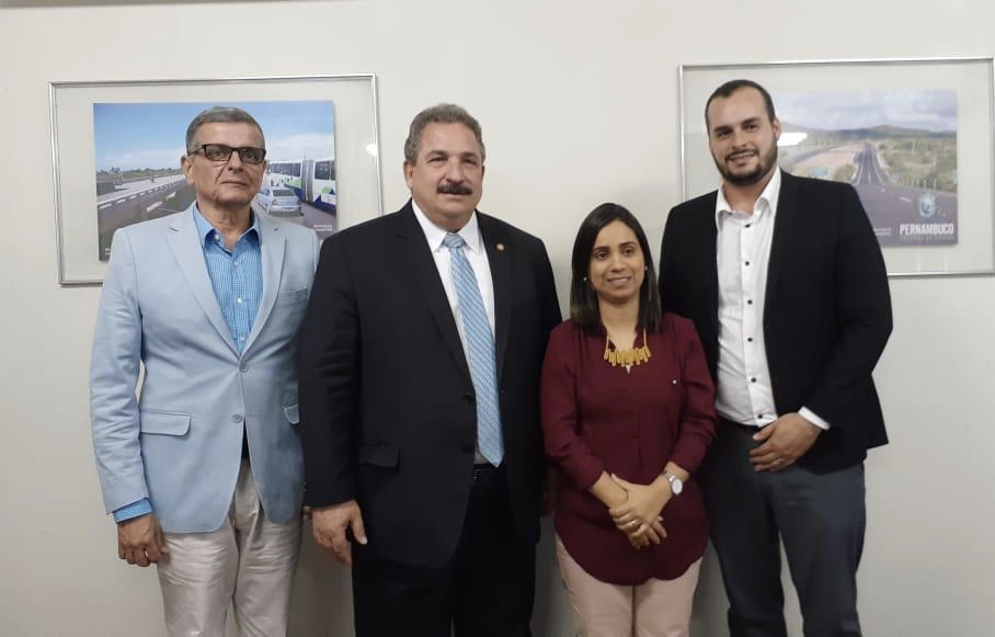 Eriberto Medeiros leva demandas do interior à secretária de Infraestrutura